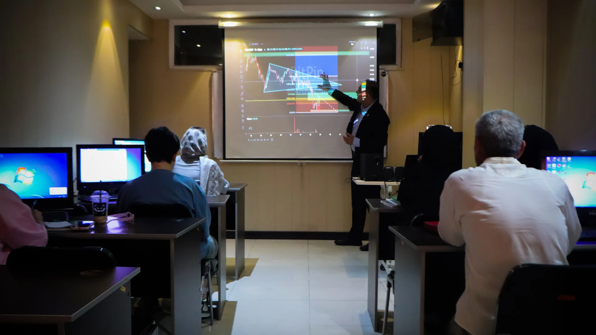 دپارتمان علوم مالی و مدیریت کسب و کار