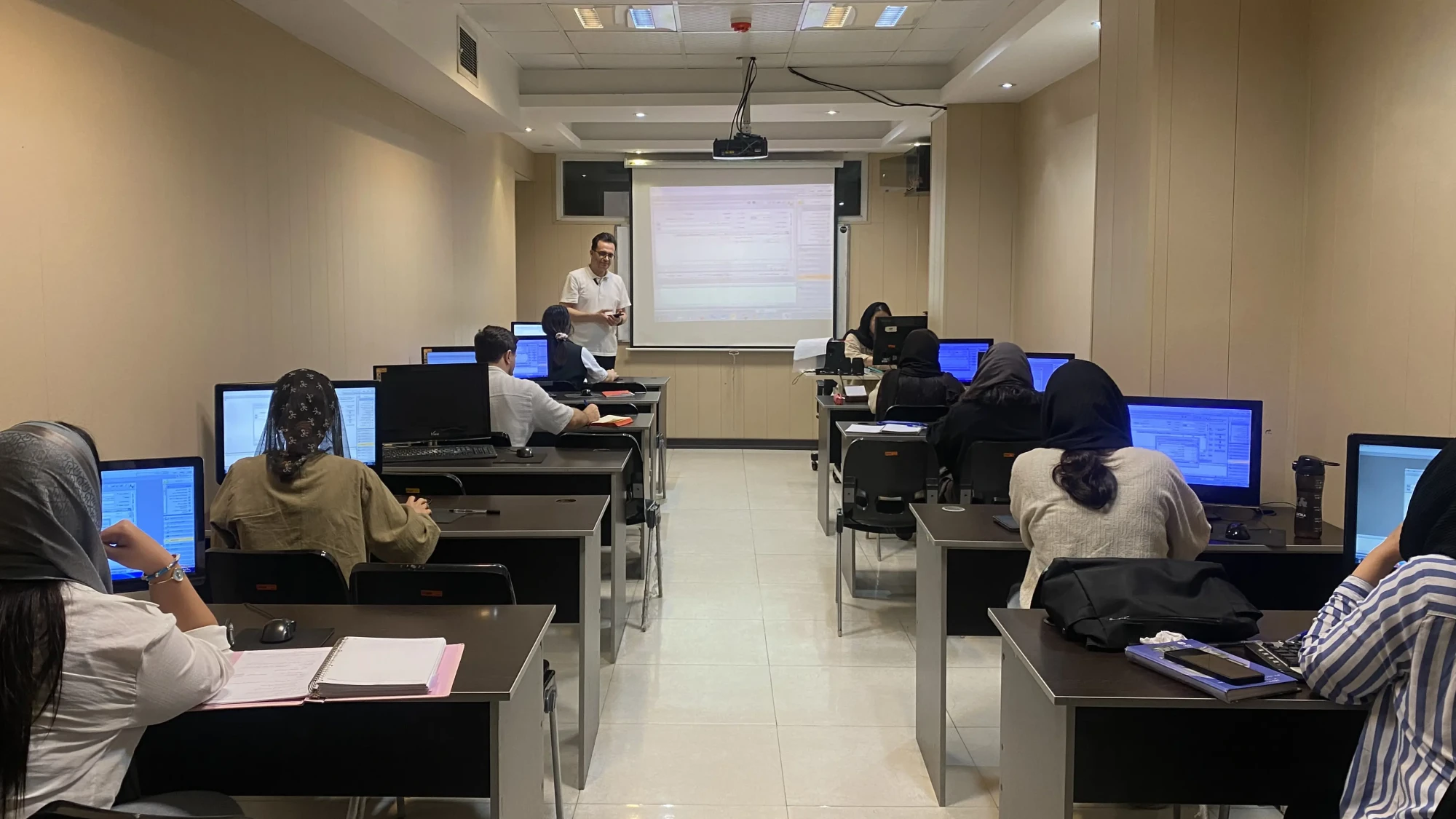 دپارتمان علوم مالی و مدیریت کسب و کار